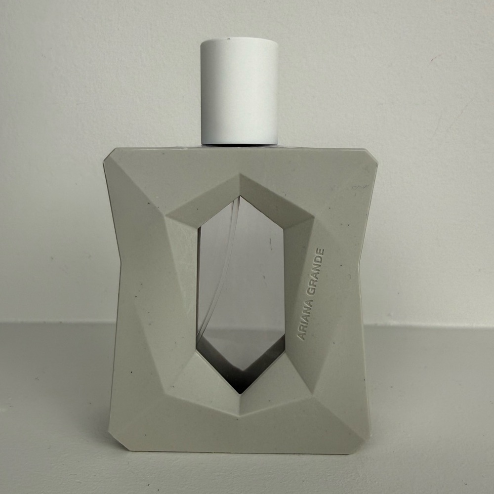 Ariana Grande perfume